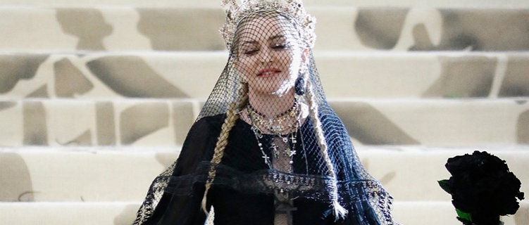 PODE VIR! Madonna avisa que nova música está chegando em breve!