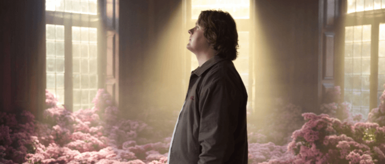 Lewis Capaldi revela que terapia o ajudou a retomar a carreira